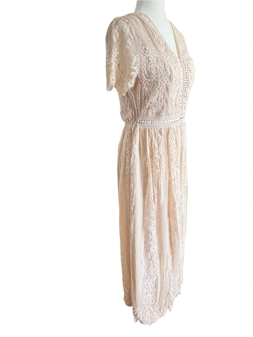 Elegant V-Neck Lace Maxi Dress in Blush